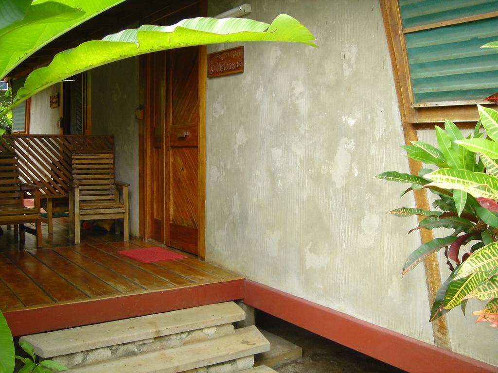 Whistling Bird Hotel Negril Bagian luar foto