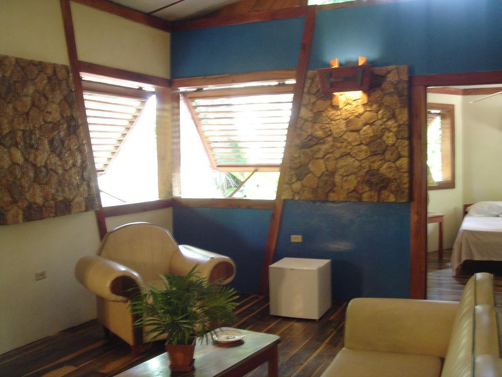 Whistling Bird Hotel Negril Bagian luar foto