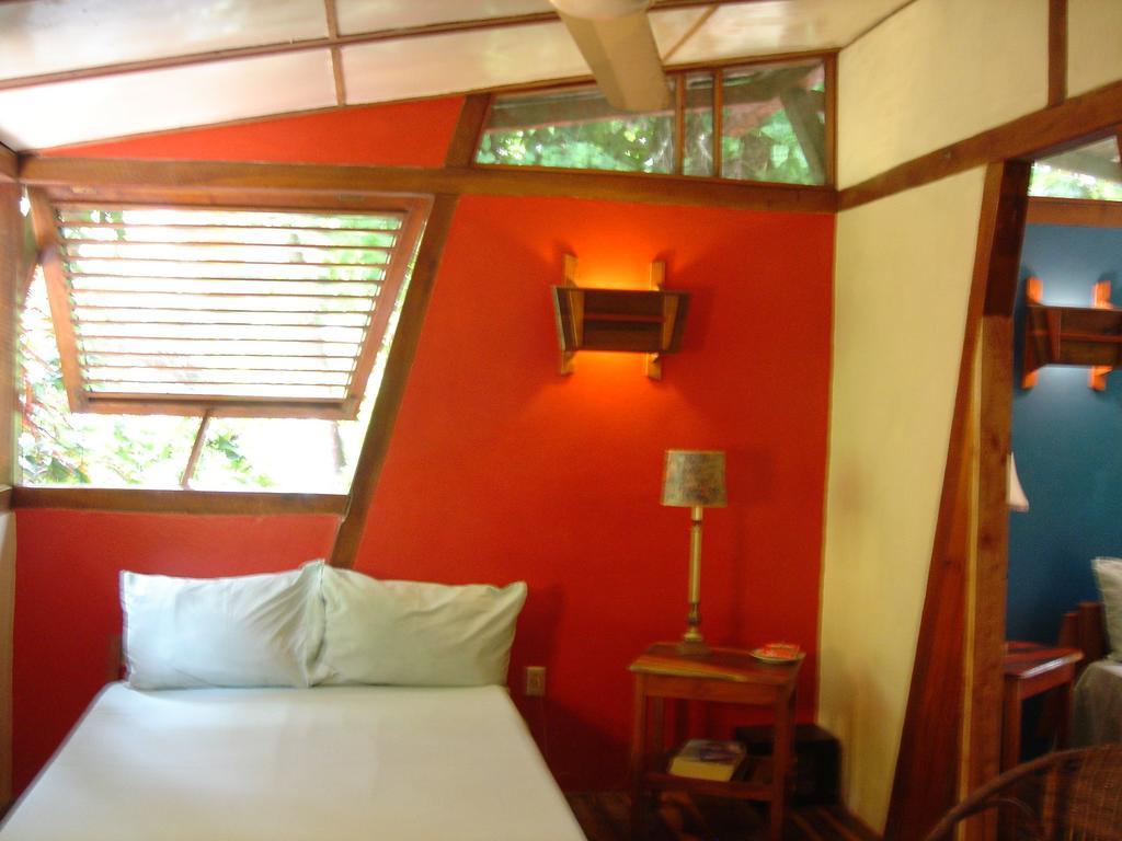 Whistling Bird Hotel Negril Bagian luar foto