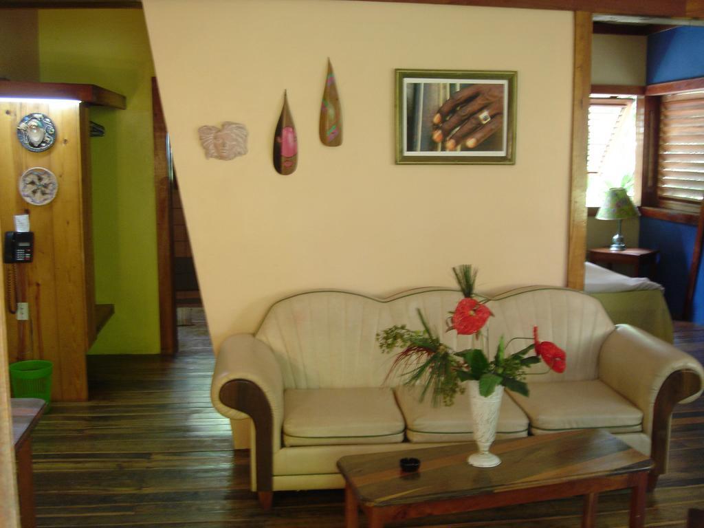 Whistling Bird Hotel Negril Bagian luar foto