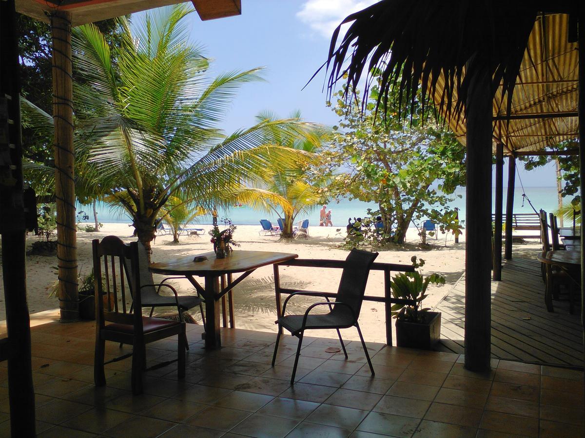 Whistling Bird Hotel Negril Bagian luar foto
